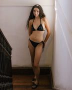 Bikini Estrella negro con detalle de estrella. Foto 1 de 3